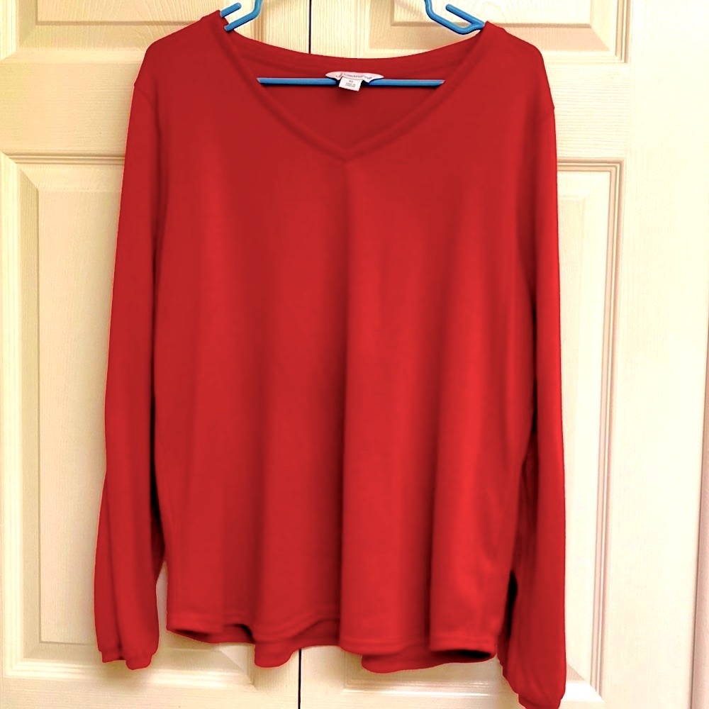 XL Liz Claiborne sweater. Red with gold detailing.
